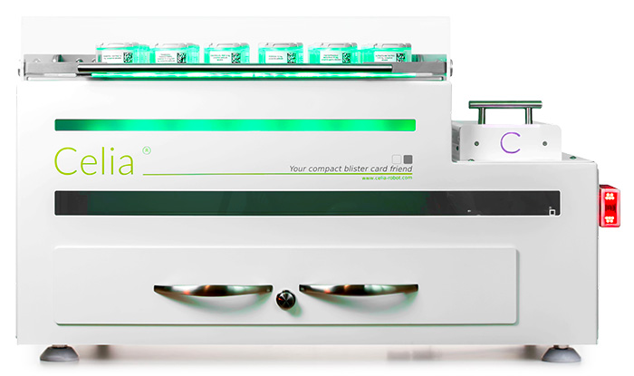 Robot Celia remplisseur de piluliers en fonctionnement pour automatisation PDA